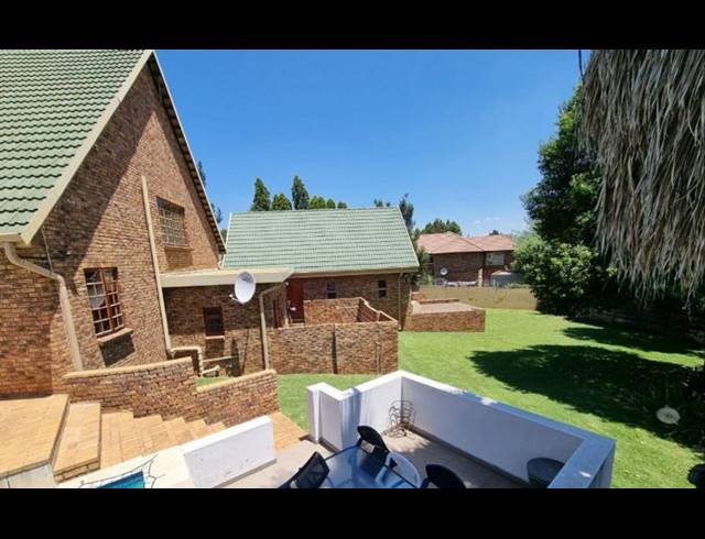 4 BEDROOM HOUSE FOR SALE IN OAKDENE